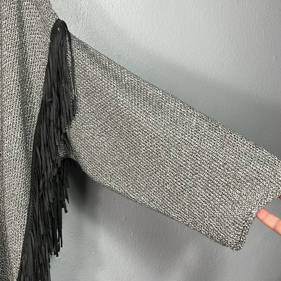 Chico’s Travelers Gray Fringe Open Front Cardigan Sweater Medium Size 8 - Picture 4 of 8